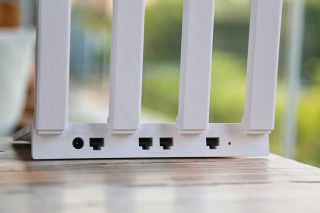 两款主流千兆路由器对比体验，华为TP二选一你倾向谁？