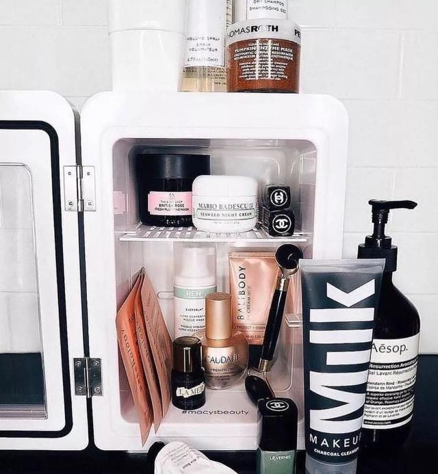 近期被欧美女生热捧的美容神器，竟是个冰箱？