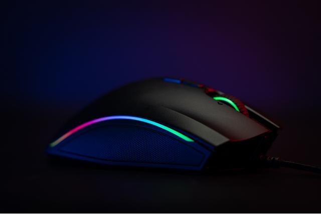 光的“信仰”，颜值手感并存之作，雷蛇曼巴眼镜蛇精英版体验记