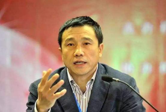 身家320亿的退伍军人，靠卖推土机发家，如今成为新疆首富