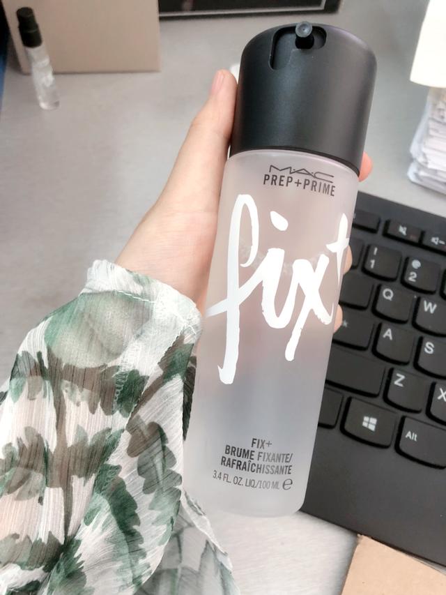 十款好用的定妆喷雾，保持奶油水光肌的秘密。精致女孩的必备款