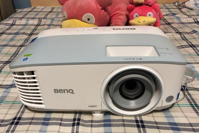 1080P中性价比较高的一款！明基i705专业智能家用投影机测评