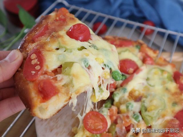 披萨的做法原来这么简单，学会就再也不用出去买了，好吃还省钱
