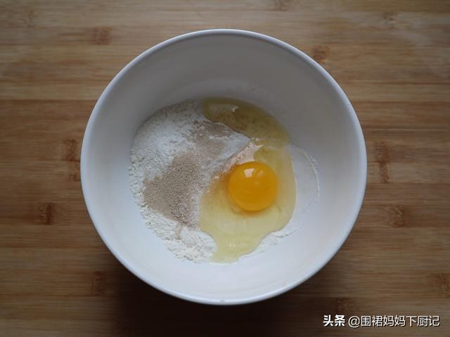 披萨的做法原来这么简单，学会就再也不用出去买了，好吃还省钱