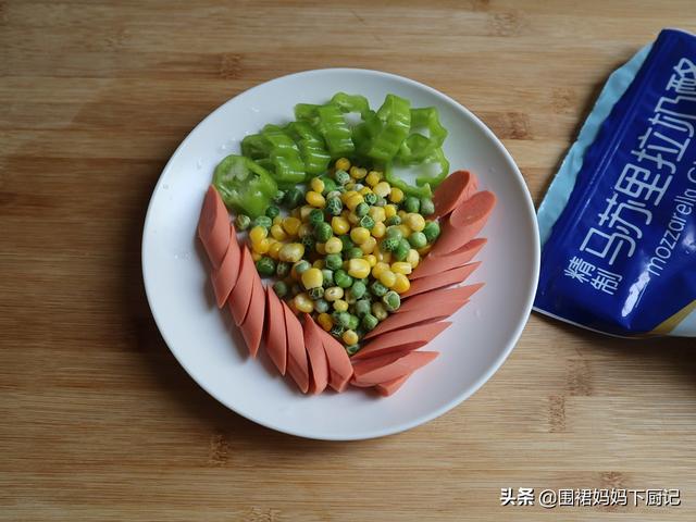 披萨的做法原来这么简单，学会就再也不用出去买了，好吃还省钱