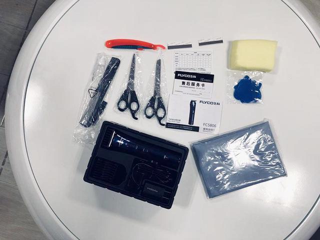 【开箱】不到100元，精致飞科FC5806理发器开箱：儿童成人都能用