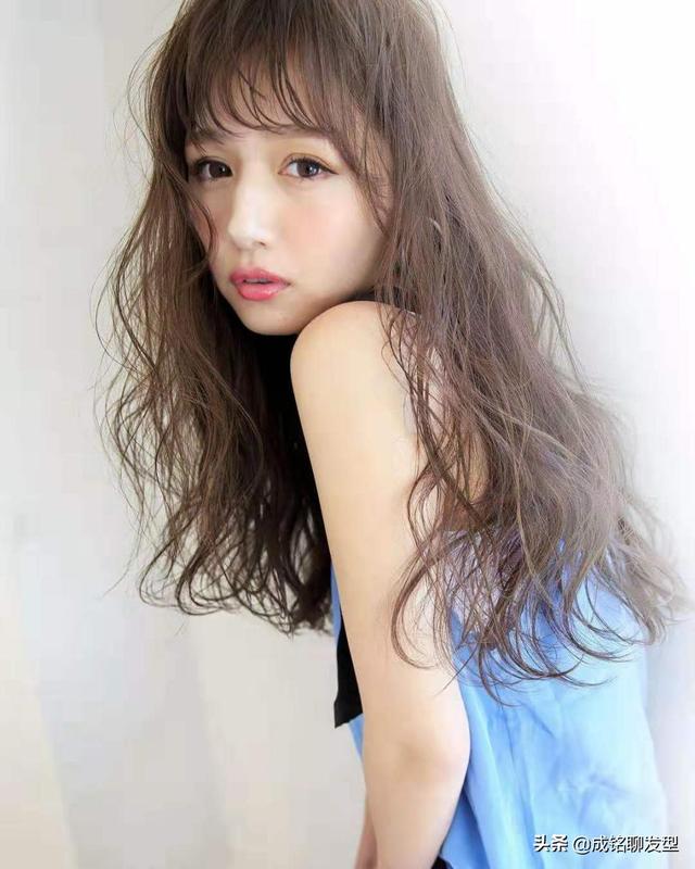 越简单越时尚，9款本季主流发型发色，给你优雅高级的气质