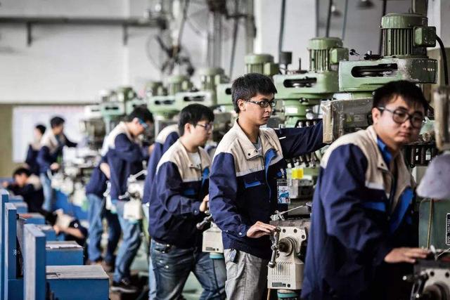 中国工人待遇为何比不上欧美？这3个问题不改变，以后更比不上