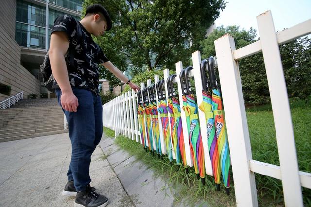 30万把共享雨伞被“抢光”，绝大多数人借而不还，老板却非常开心