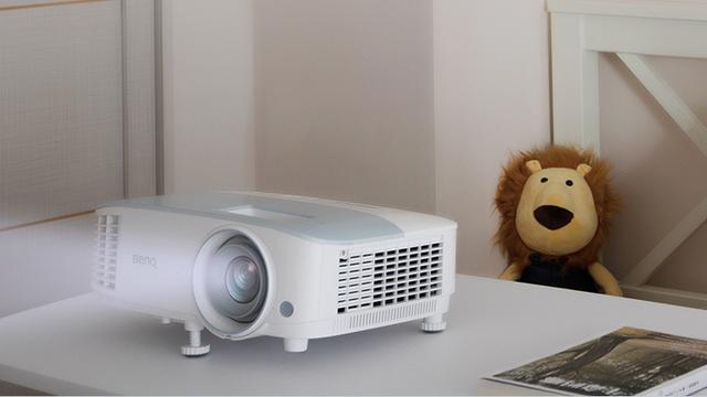 1080P中性价比较高的一款！明基i705专业智能家用投影机测评