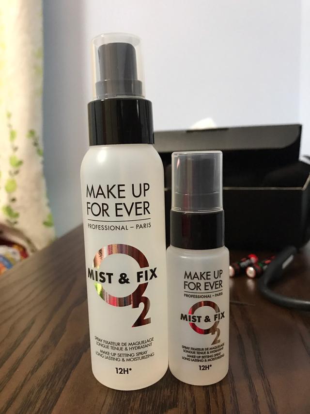 十款好用的定妆喷雾，保持奶油水光肌的秘密。精致女孩的必备款