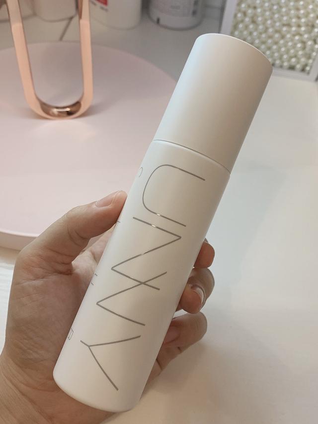 十款好用的定妆喷雾，保持奶油水光肌的秘密。精致女孩的必备款