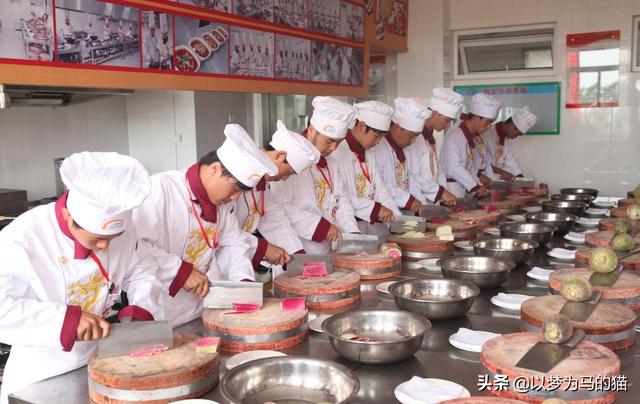 男生学历不高，学这6门“手艺”收入不错，不读大学也能发展好