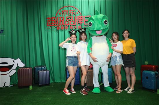 新秀丽集团四大品牌齐聚，美旅品牌代言人吴磊亮相新品发布会