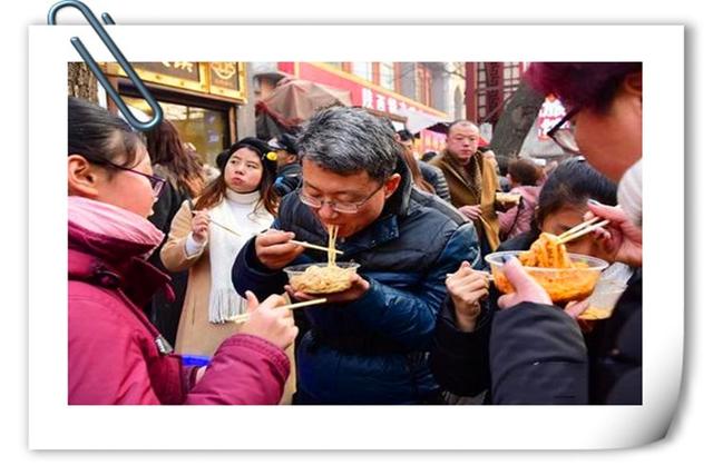 一个47岁的失业者，准备摆地摊卖小吃，什么项目容易做、利润高？