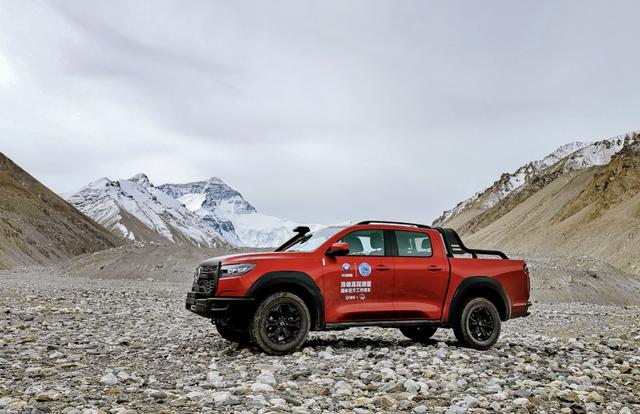 你知道珠穆朗玛峰到底多高吗？是8848米还是8844？