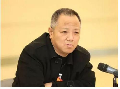 因车祸高位截瘫，41岁坐在轮椅上创业，如今是亿万富翁，为他点赞