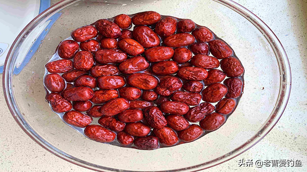 夏季不知道用什么饵料钓鱼！那就试试这些东西，效果好到让人称赞