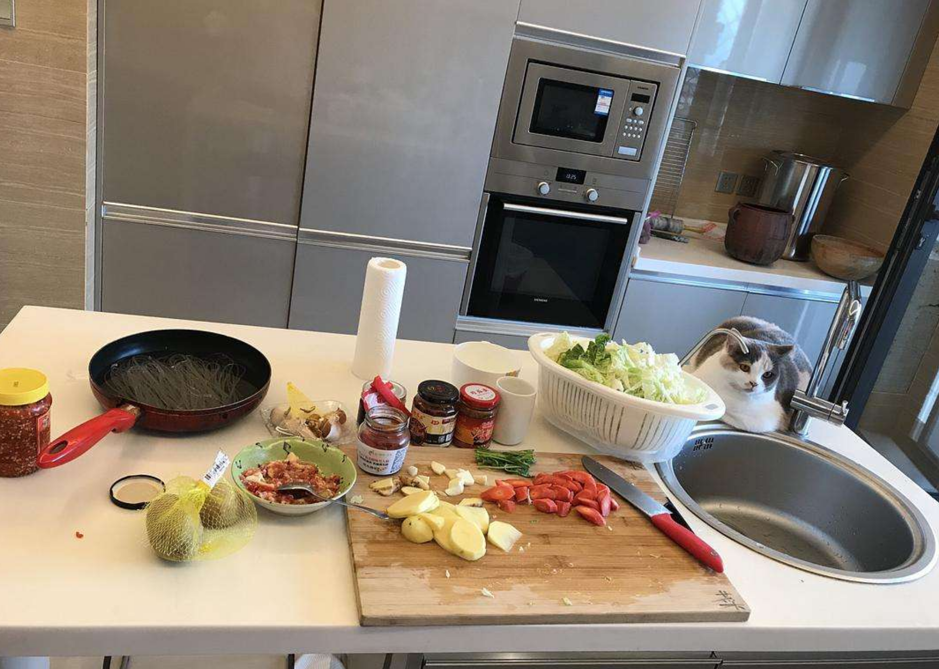 90后开餐厅月入13万，轻松锁定2000顾客，背后模式很巧妙