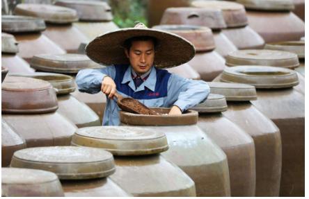 穷小子逆袭成为酱油大王，如今身家850亿，名列中国百富榜23位