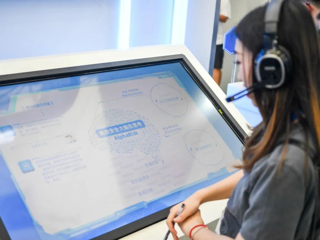 外滩大会，改变世界与你我