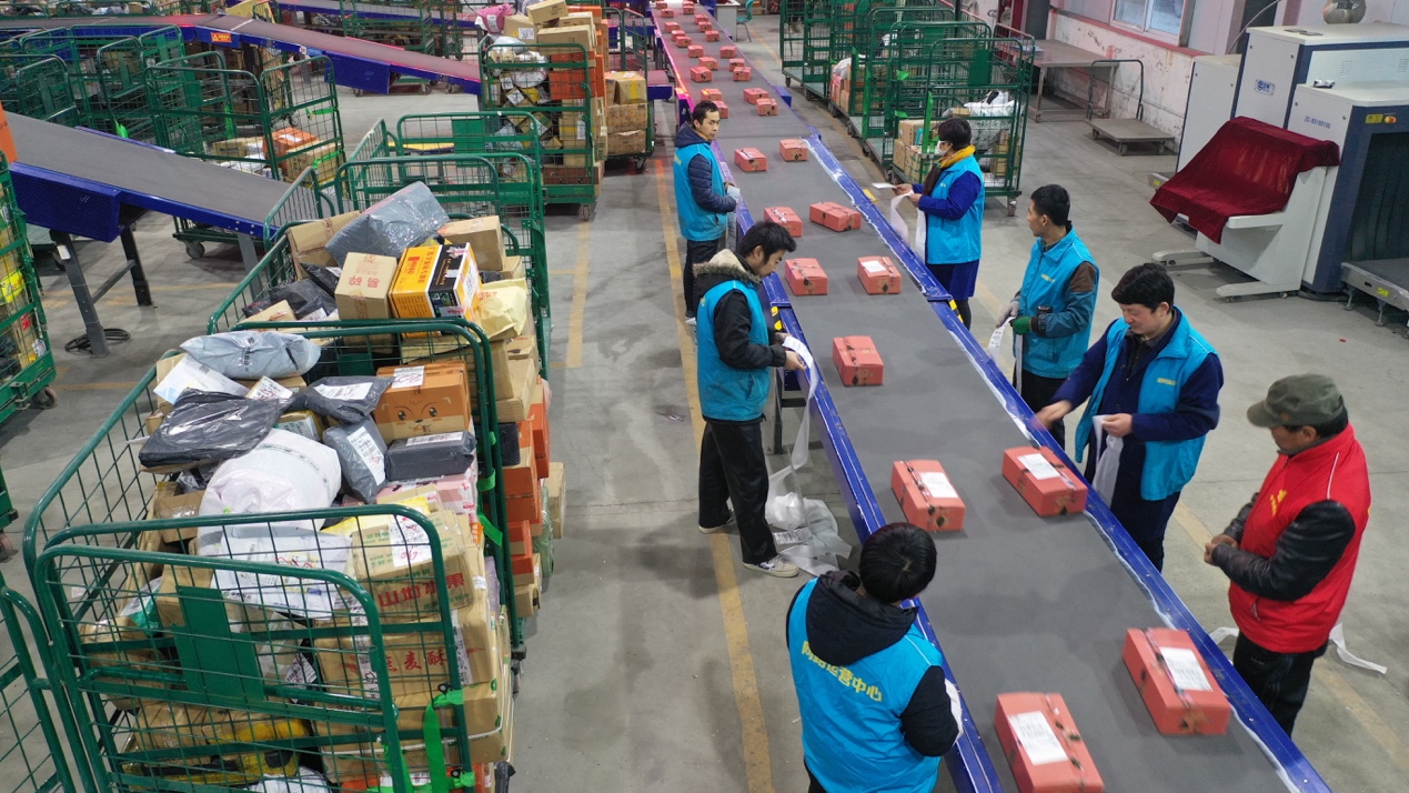 中国邮政与拼多多合作，三年内将打造150个中国邮政农产品基地