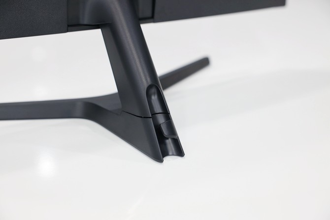 让桌面尽显专业“色彩”！三星UR55高分显示器评测