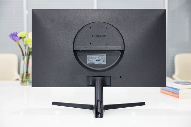 让桌面尽显专业“色彩”！三星UR55高分显示器评测