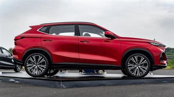 媲美浪姐们的飒，长安欧尚SUV家族组团出道