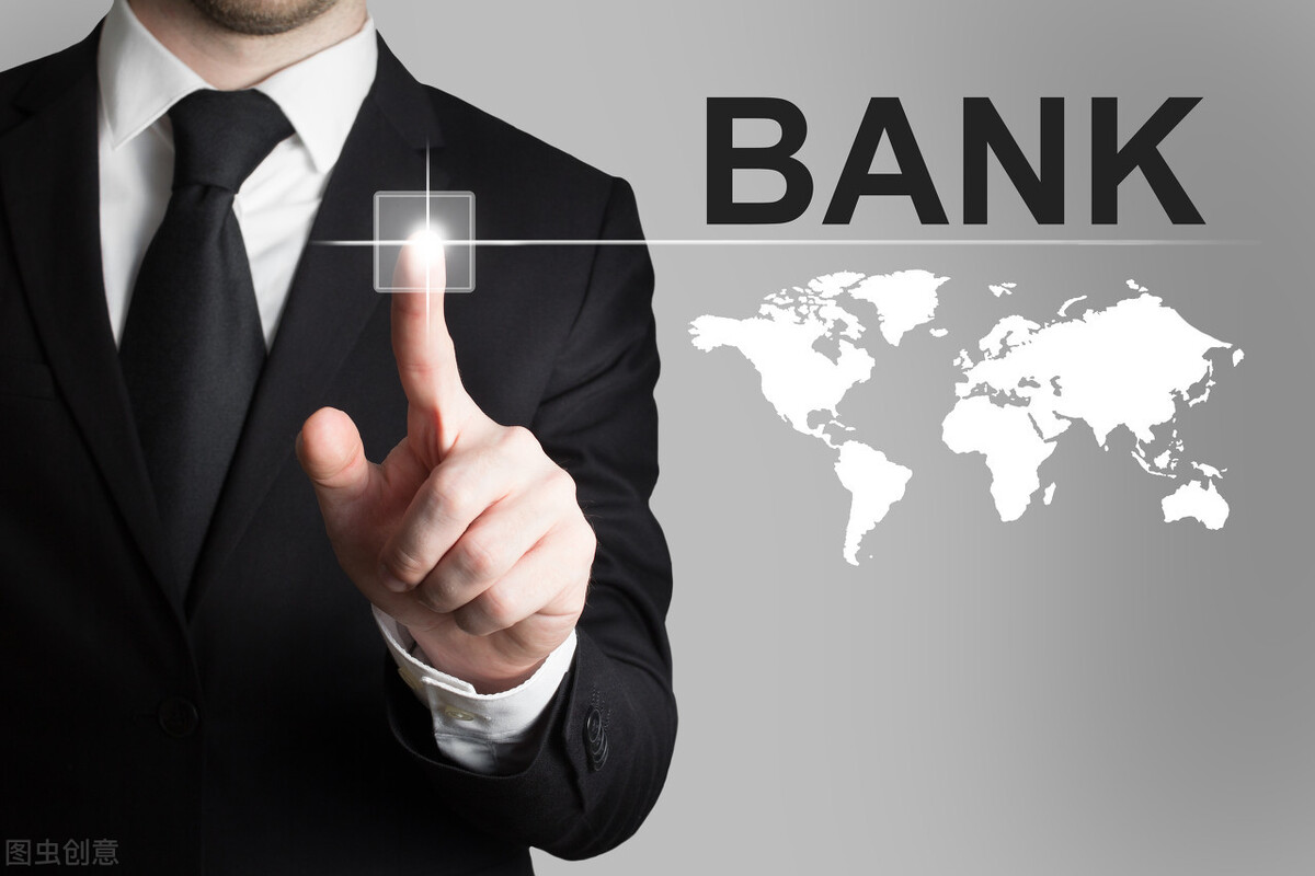 30岁银行员工，为拉业务给人洗车：考研究生就是来干这个的吗