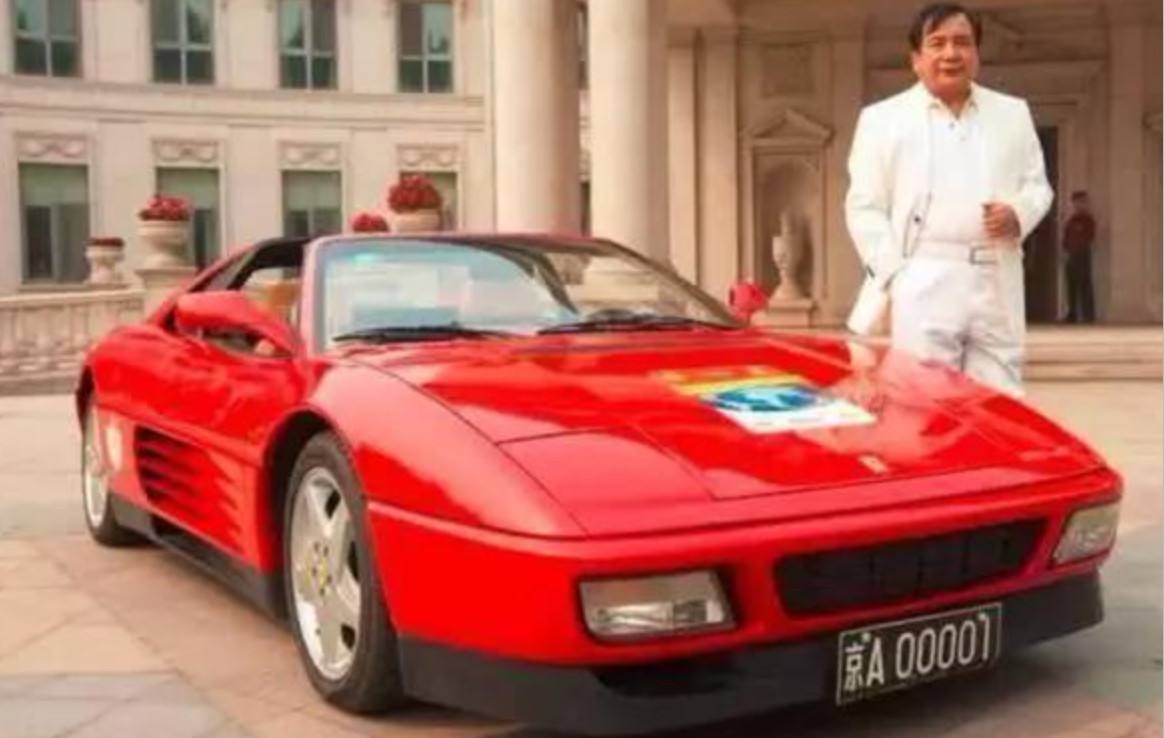 深藏北京的隐形巨富：花600万买库里南，交车仪式还请来宗庆后