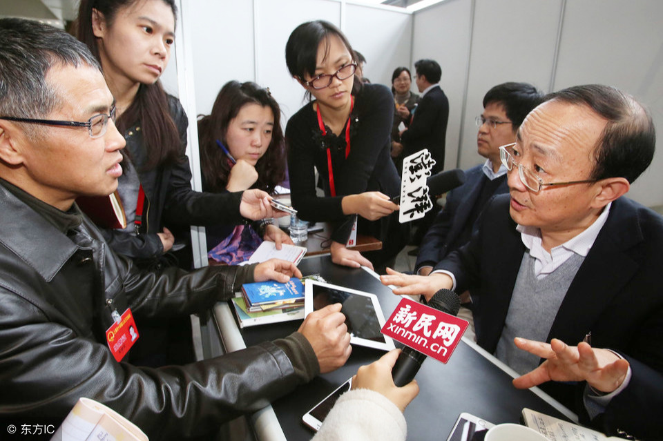 明星大咖只能素颜开人代会，这项规定带给我们多少狂放的遐想？