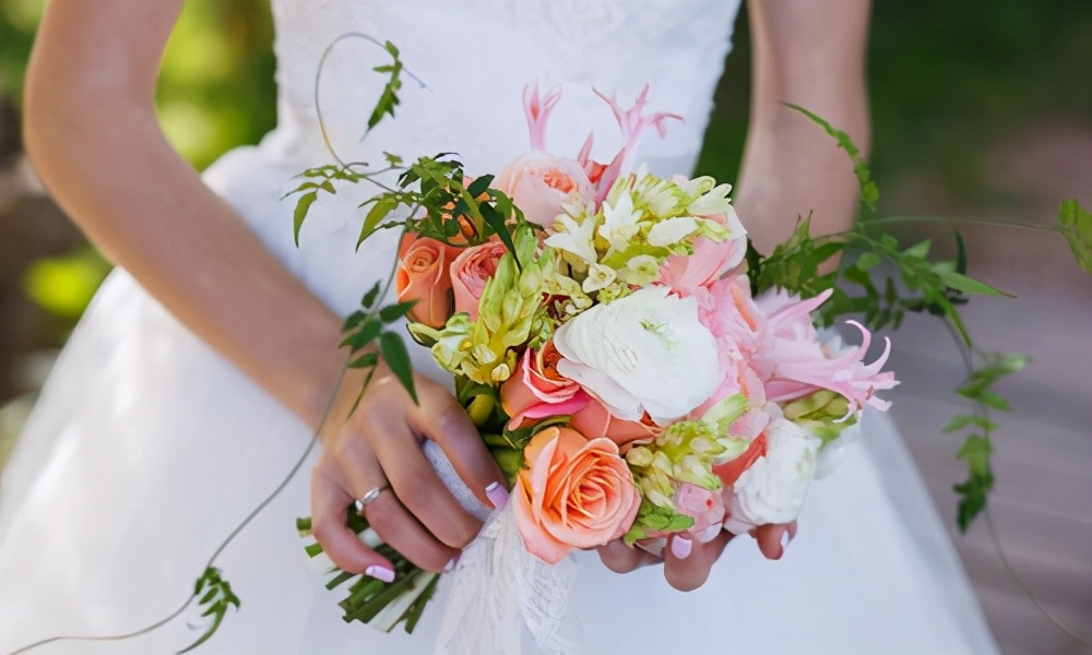 花店生意太差，老板娘通过异业联盟转亏为盈，销量暴增10倍