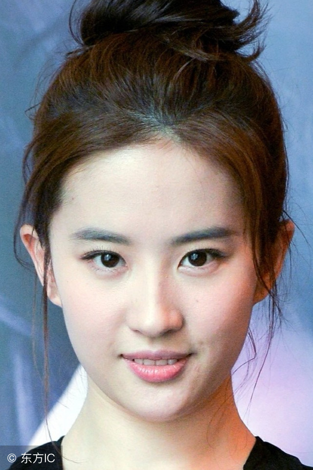 明星大咖只能素颜开人代会，这项规定带给我们多少狂放的遐想？