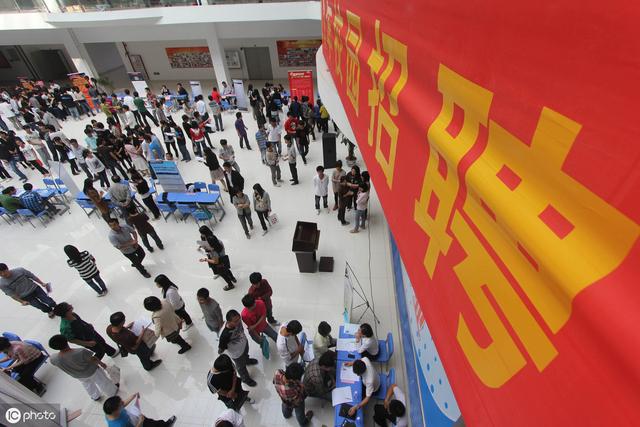 李开复回忆创业史：借办公室、招人融资难、夜夜失眠，创业艰辛