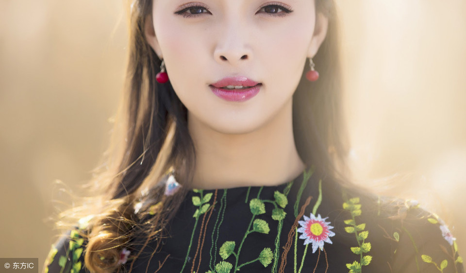 明星大咖只能素颜开人代会，这项规定带给我们多少狂放的遐想？