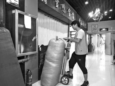 高校毕业生申请创业贷款额度有多少？申请流程复杂吗？看“95后”郑州小伙跨界创业