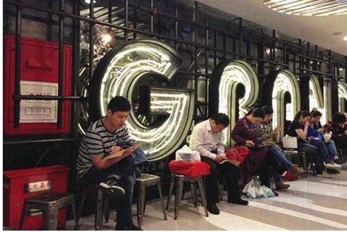 90后小伙摆摊创业，仅靠这3招，1个月开出多家分店