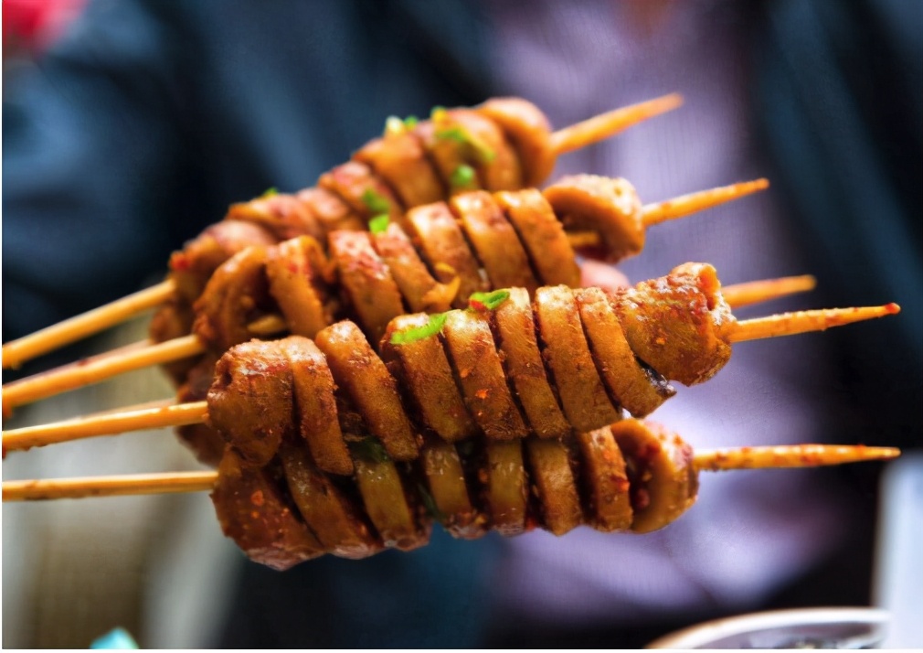 90后小伙摆摊创业，仅靠这3招，1个月开出多家分店