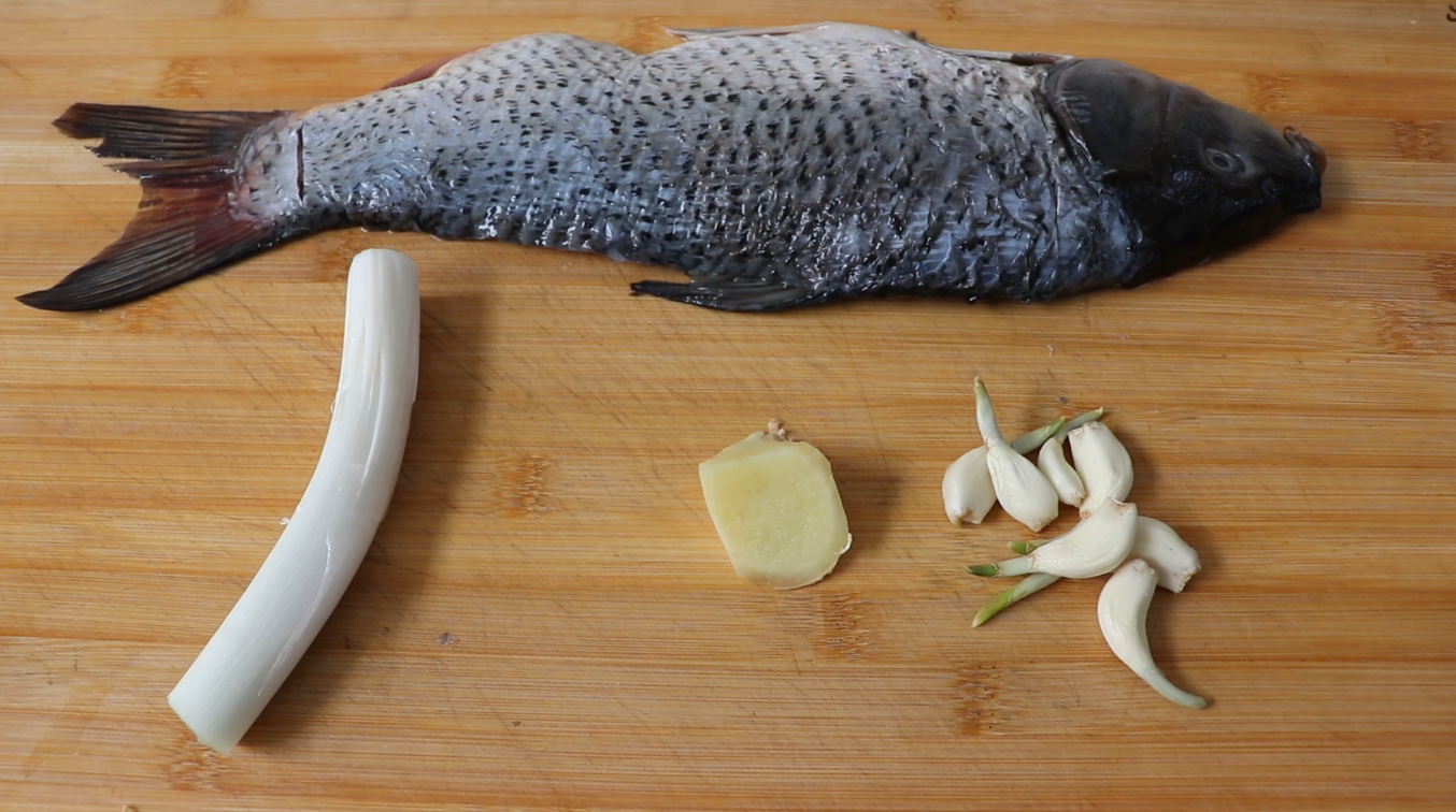 想让清炖鱼汤汁奶白，味道鲜美，这2步不能少