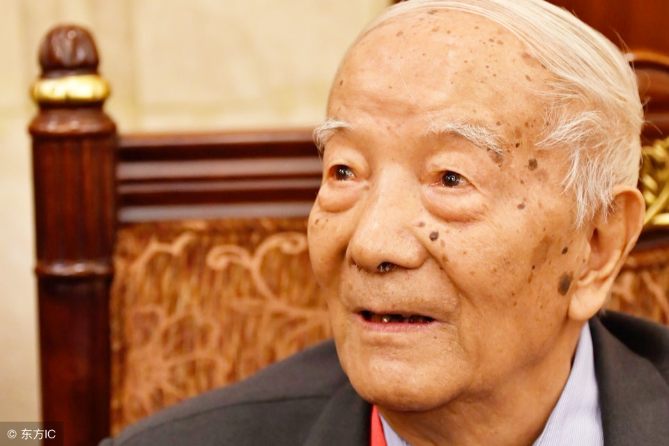 明星大咖只能素颜开人代会，这项规定带给我们多少狂放的遐想？