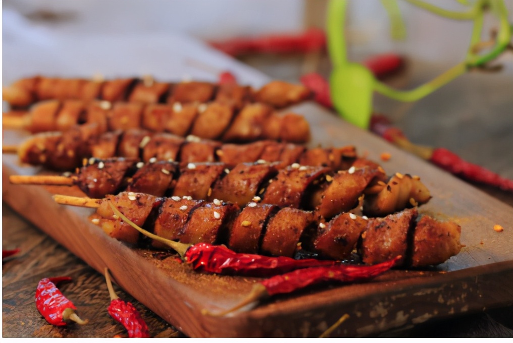 90后小伙摆摊创业，仅靠这3招，1个月开出多家分店