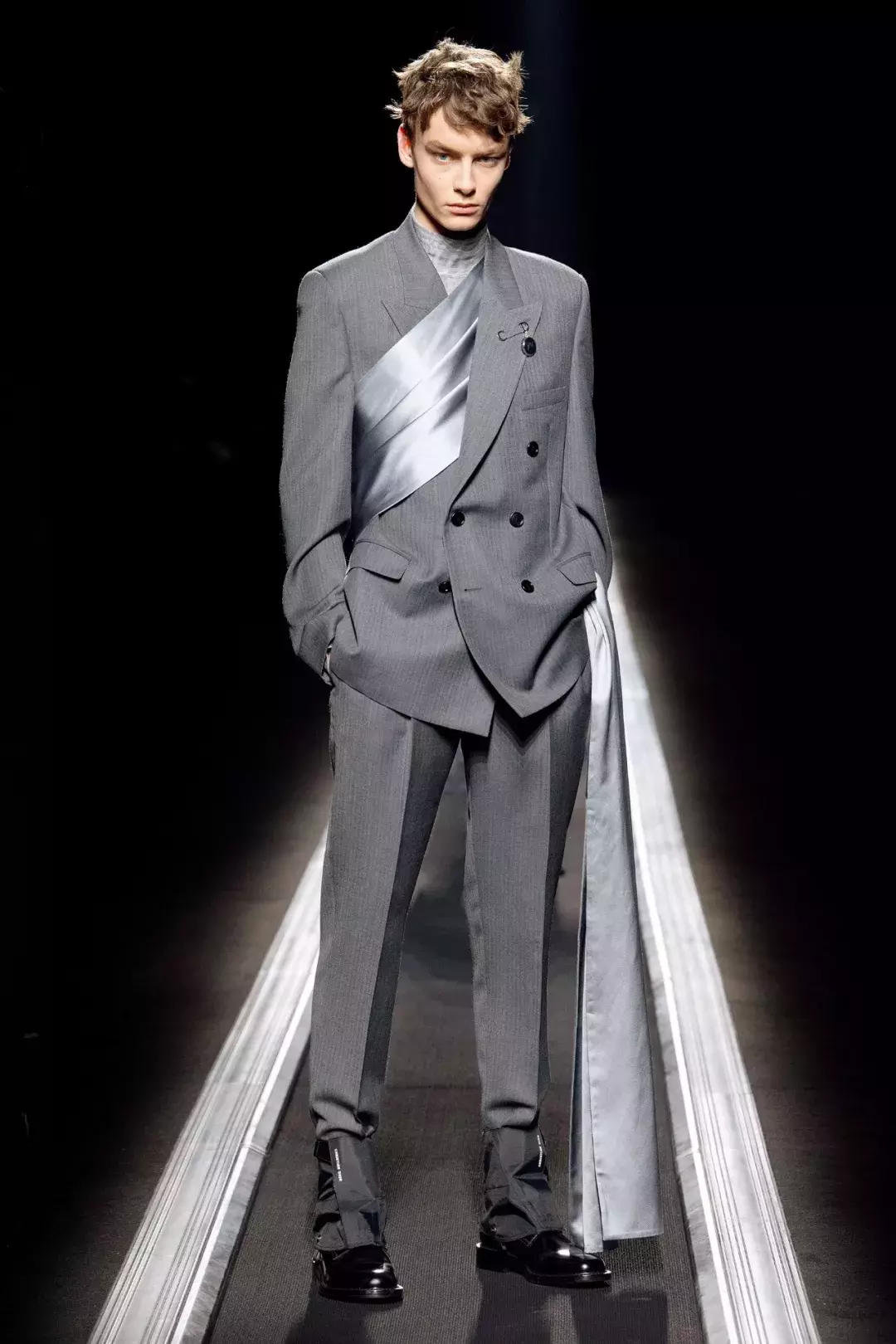 迪奥男装艺术总监：Dior是时尚的品牌，不是被奢侈裹挟的品牌