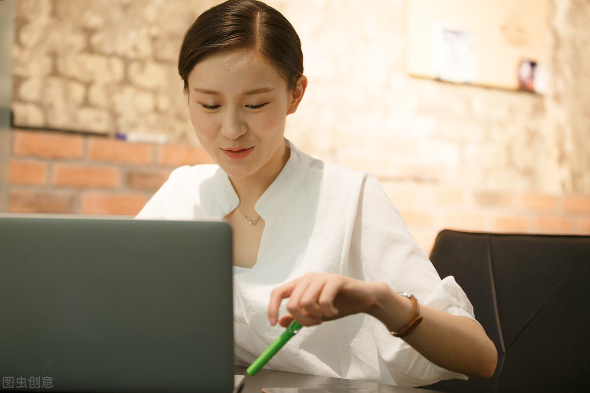 我，在编幼师月入5千，比合同工工资多3倍，上班一周后却想放弃