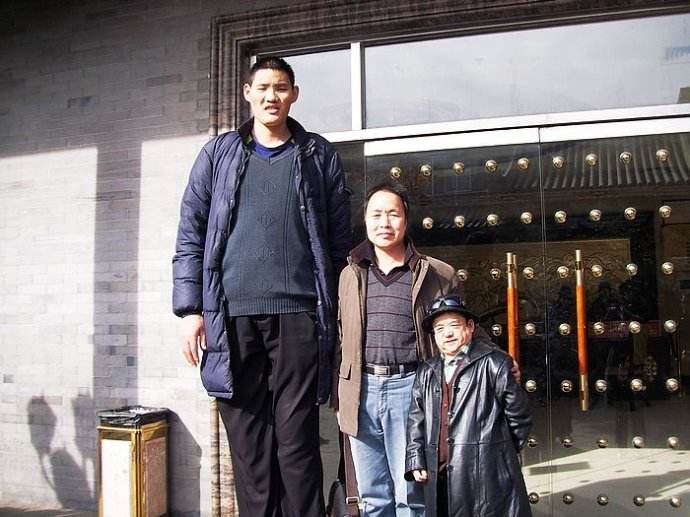 中国第一巨人赵亮，自然生长身高达到2.46米
