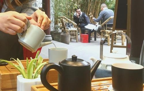 这家茶馆太牛了！免费请顾客喝茶，不亏反赚，一个月盈利上百万