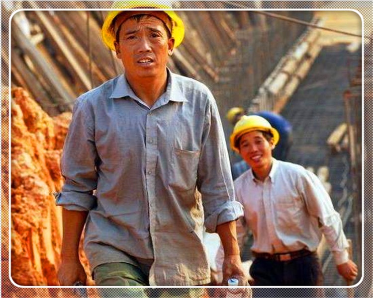 40岁的人，明年外出打工还是留在农村创业？分析一下