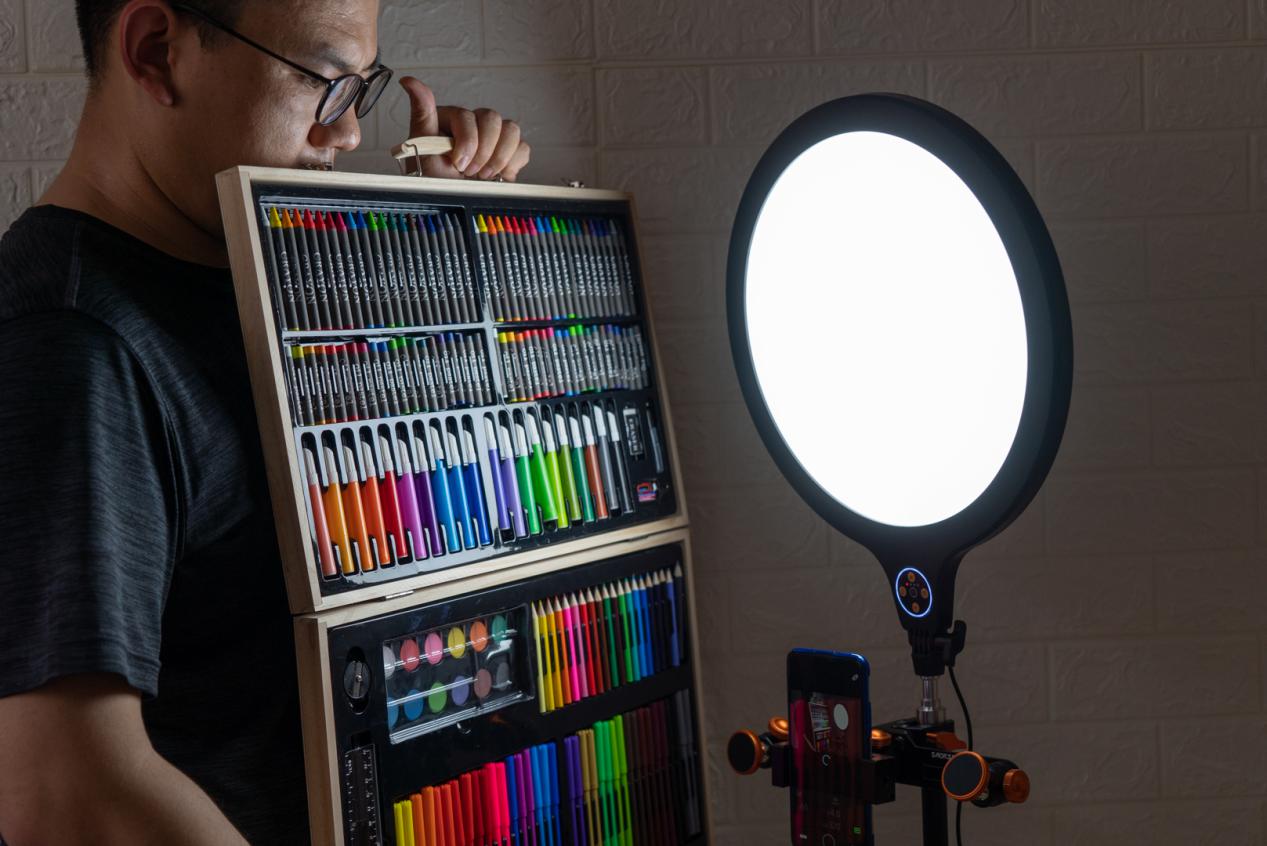 千元内就能搞定全套直播装备，SMORSS创新直播套装开箱体验