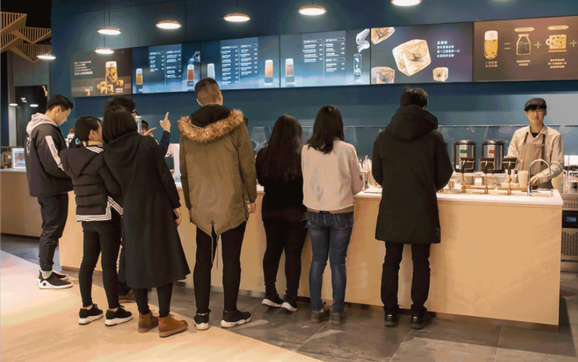 奇了！生意惨淡的奶茶店，通过免费喝奶茶，立刻转亏为盈