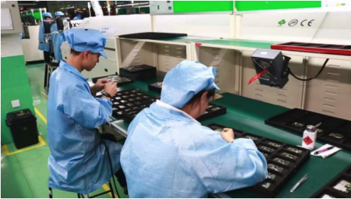 农村小伙摆地摊，所有商品“只送不卖”，反而还赚了3.6万